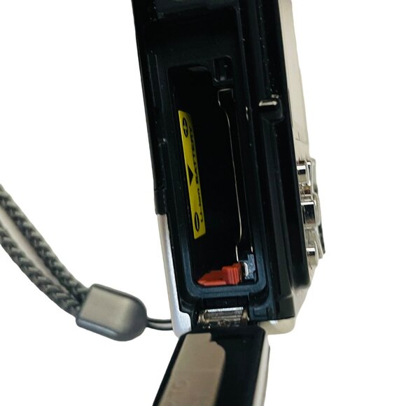 Olympus Stylus 850 SW Shock & Waterproof 8.0 Megapixel Camera - Picture 4 of 16